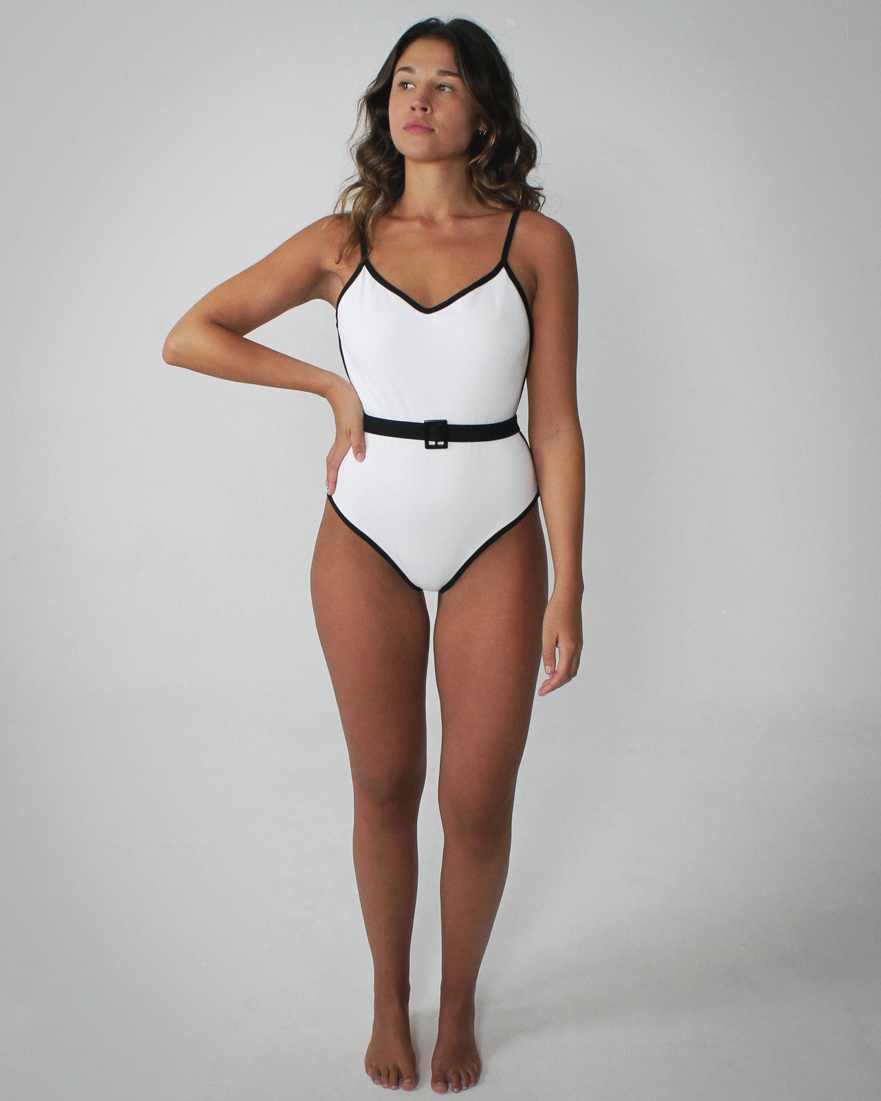 CONTRAST SWIMSUIT FOR WOMEN | Bañador de contraste con cinturón en la cintura